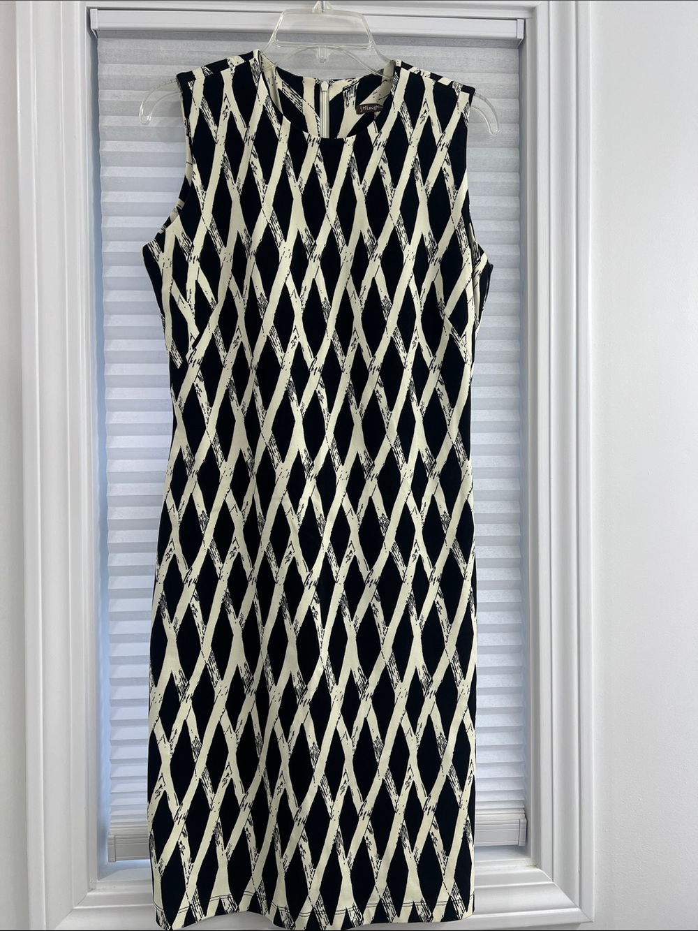 J. McLaughlin Black & Cream Sleeveless Geometric Sheath Dress